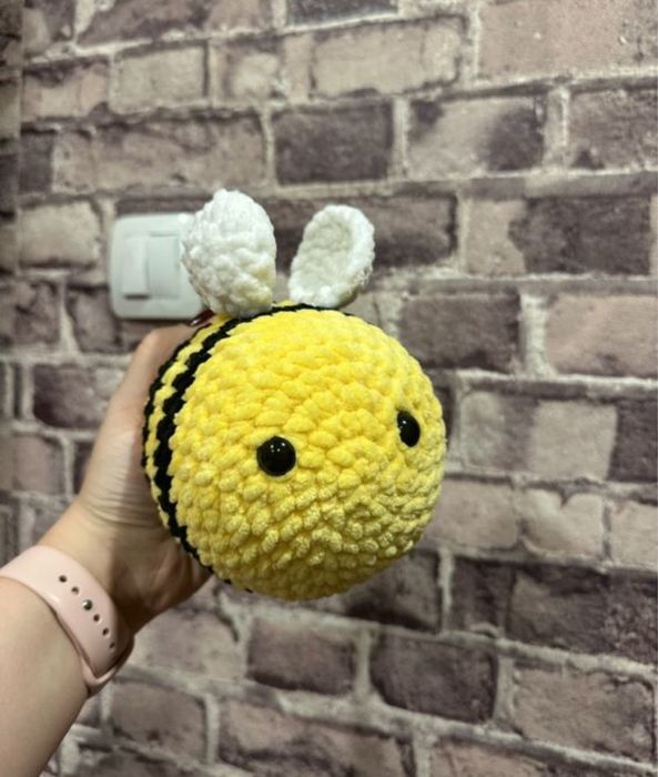 вязанная пчелка