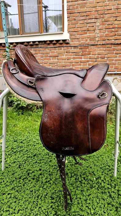 Седло за кон подиум