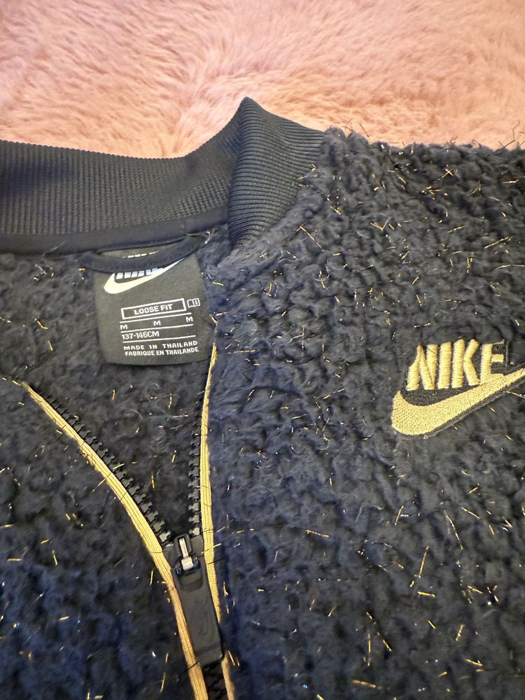 Като ново преходно яке Nike