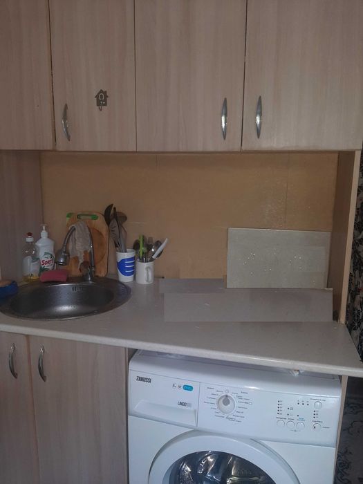 Сдается комната в быв. общежитии 140 000 + ком услуги. Байтурсынова 11