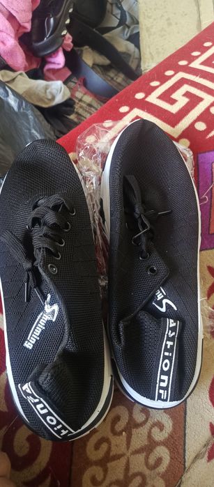 Продам летние кроссовки