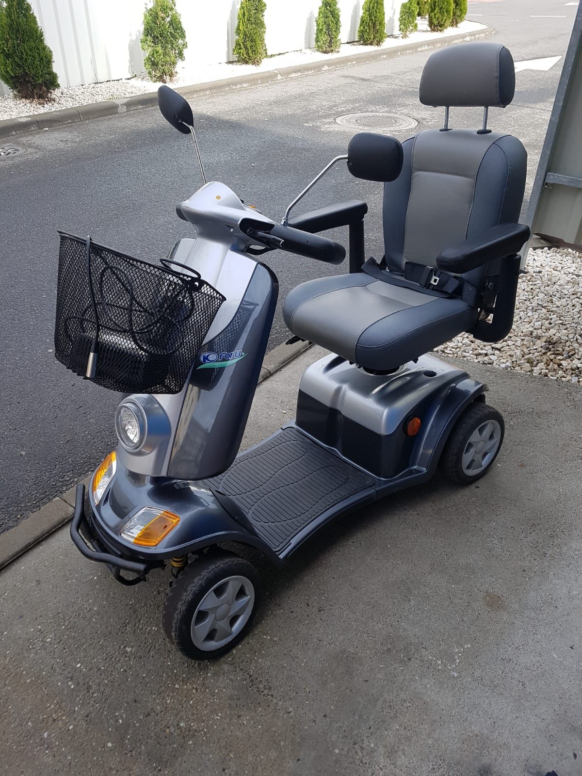 Cărucior electric persoane dizabilitati