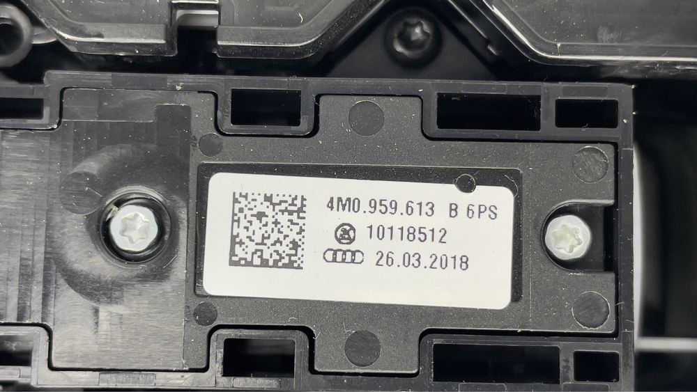 Плафон черен AUDI Q5 SQ5 80A947135AN