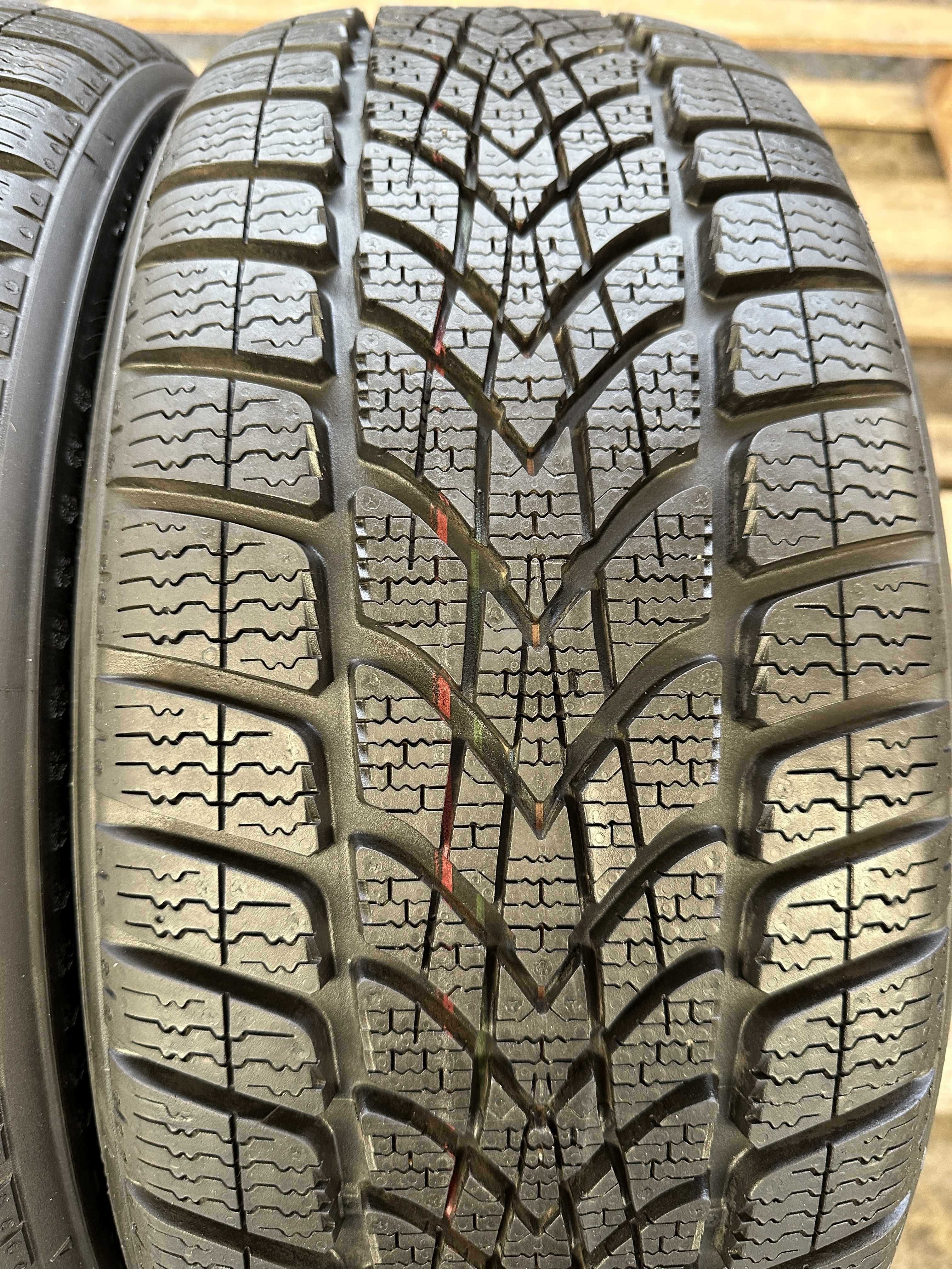 SET 2 Anvelope NOI Iarna 205/45 R17 DUNLOP SP WINTER SPORT runflat