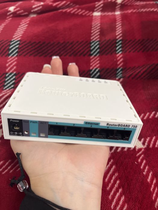 Vand router MikroTik RouterBOARD 750.
