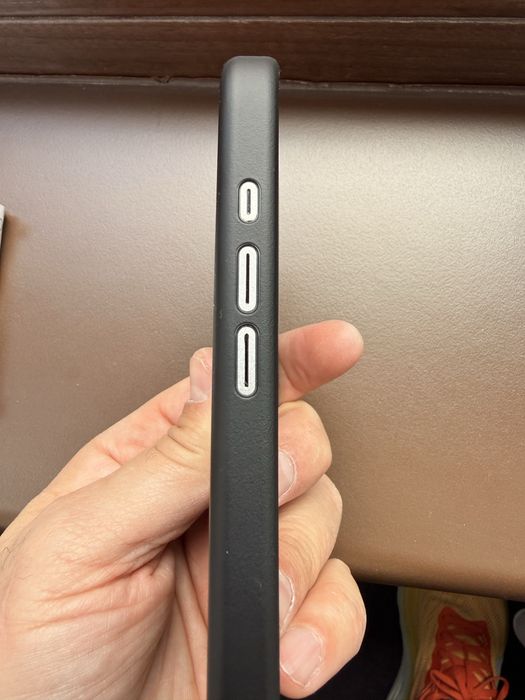 Benks Iphone 15 plus Spigen carbon Enzo Aramid 6.3 inch Iphone 16 pro