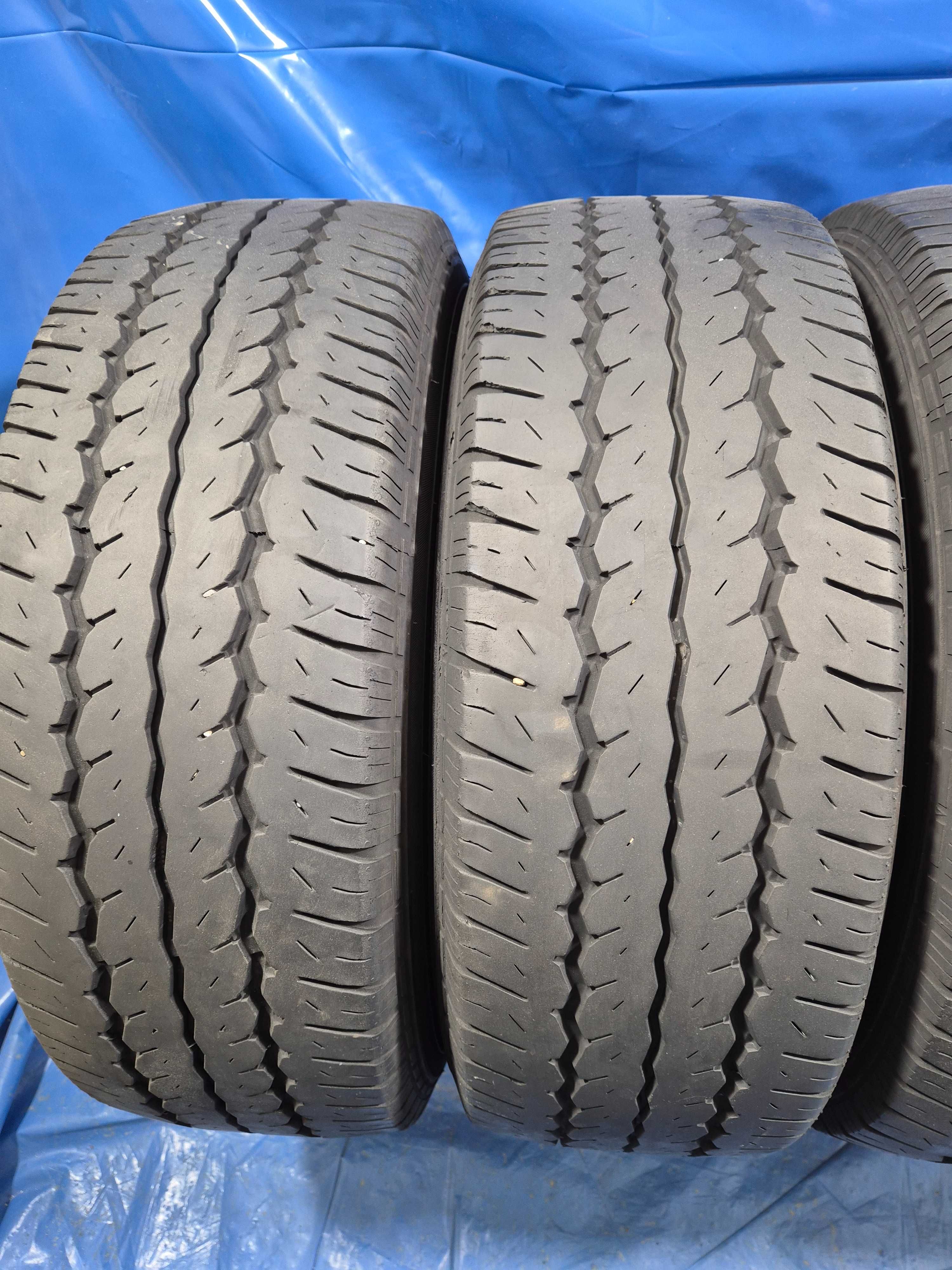 235/65/16c Maxxis