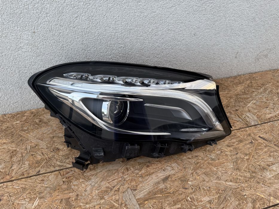 Far dreapta Mercedes GLA W156 Bi Xenon + LED Original Europa