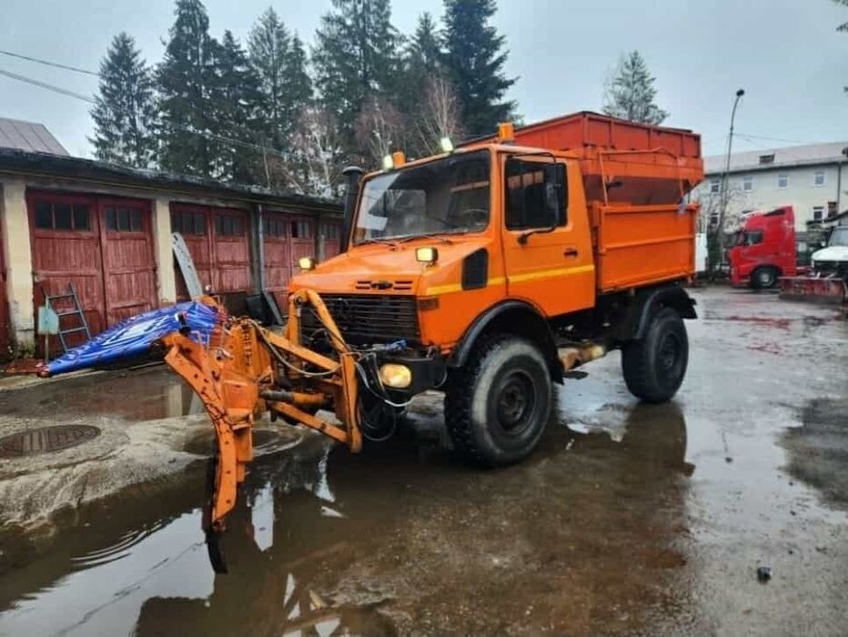 Mercedes-Benz unimog  cu lama de zapada