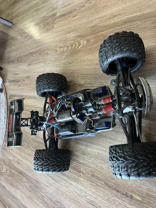 EREVO TRAXXAS спортна количка с дестанционно