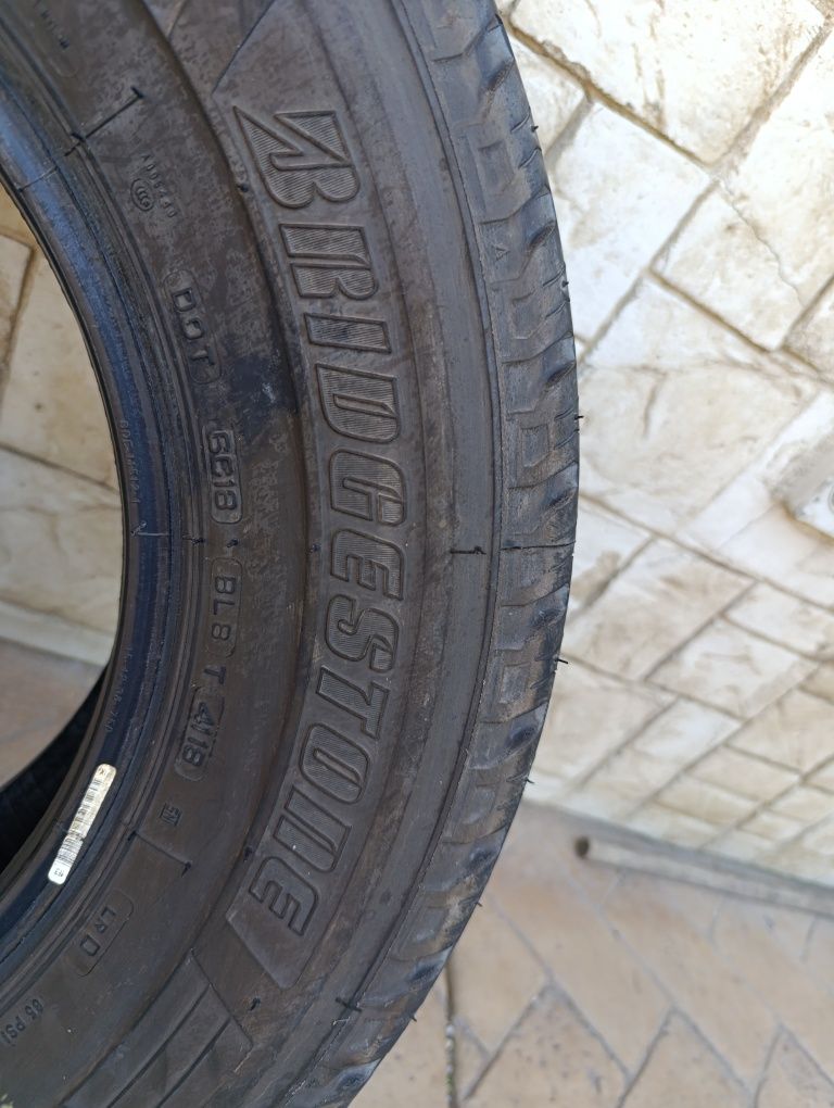 Гуми за Микробус 215/70/15 С Bridgestone