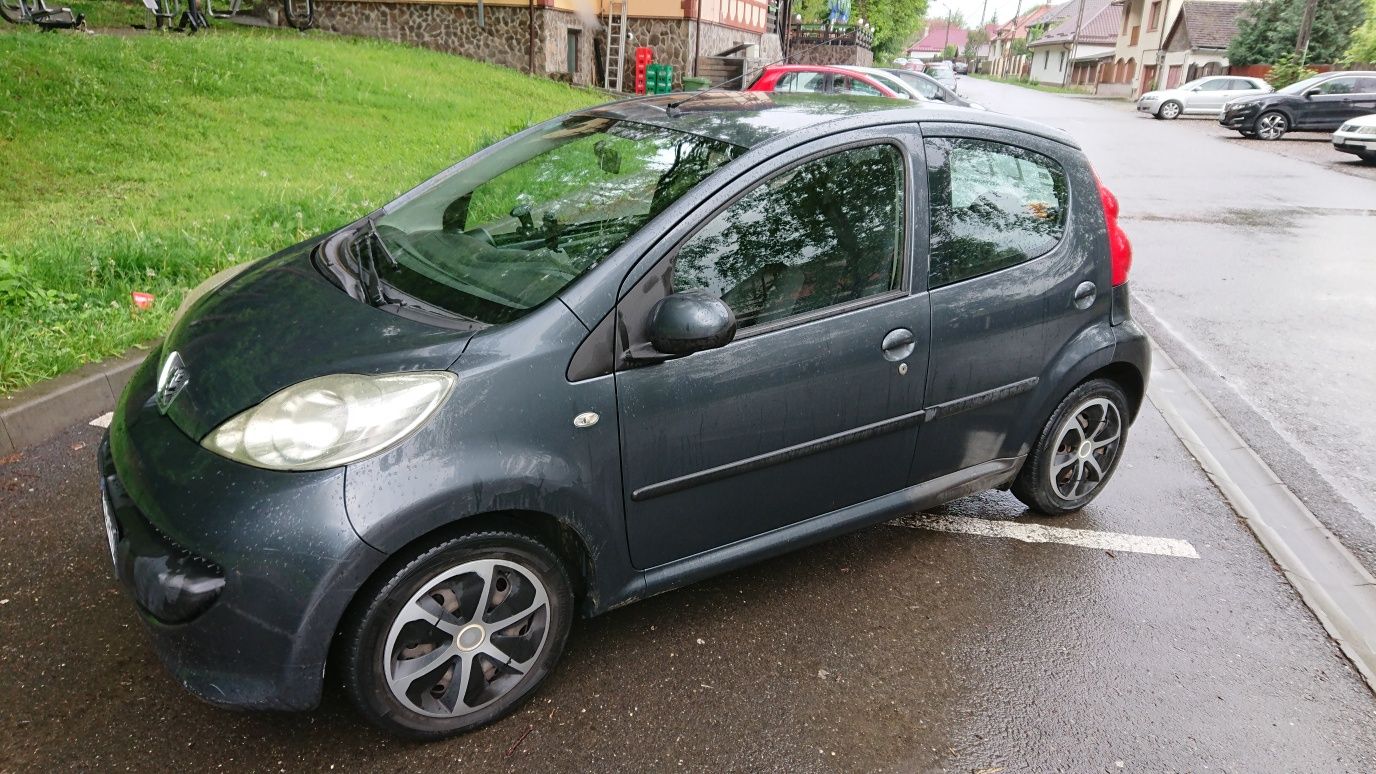 Peugeot 107 benzina 998 cc