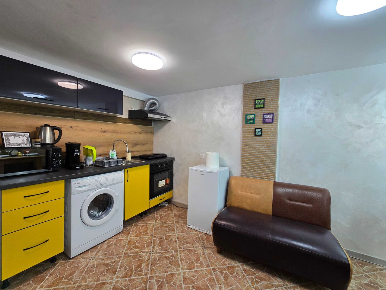 Дава се под наем Двустаен апартамент в Варна, Център - 40 кв.м за 391.17 € - Снимка #6