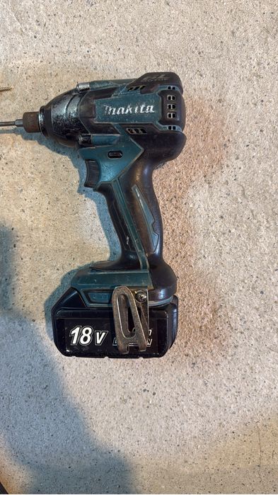 De vanzare pistol makita cu baterie 18v