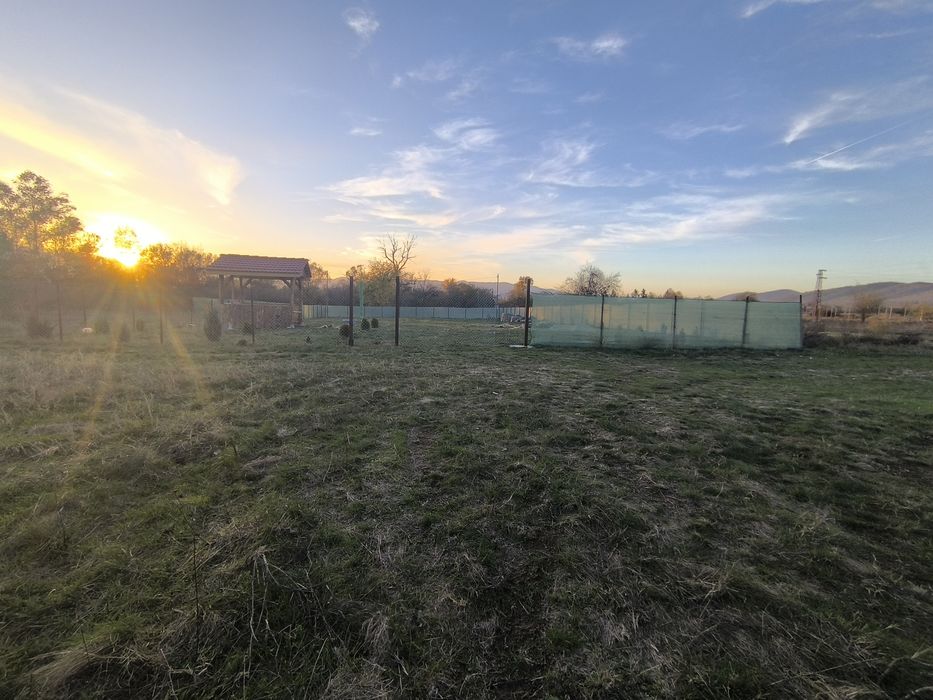 Продавам парцел.