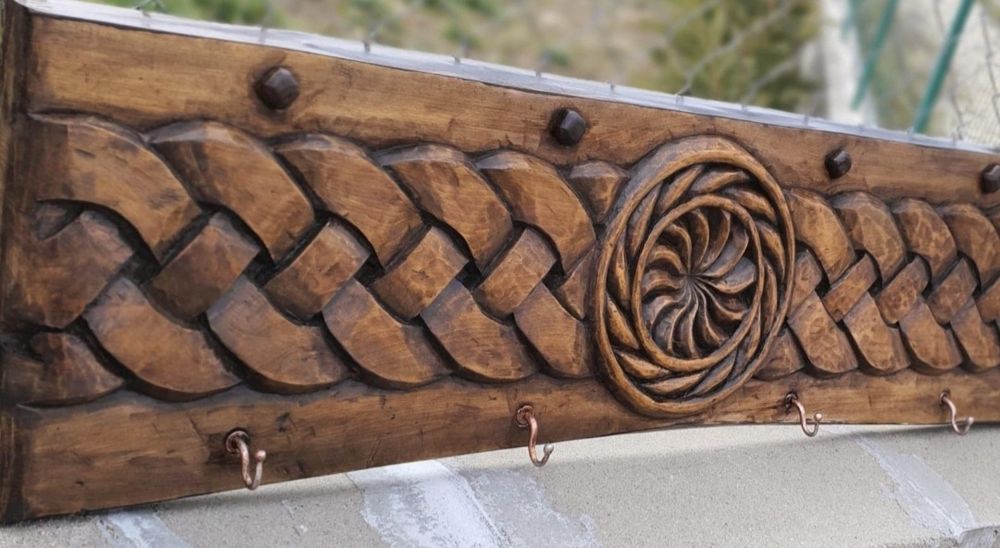 Vând stâlpi sculptați terasă, foișor, pergolă,leagăne, troițe