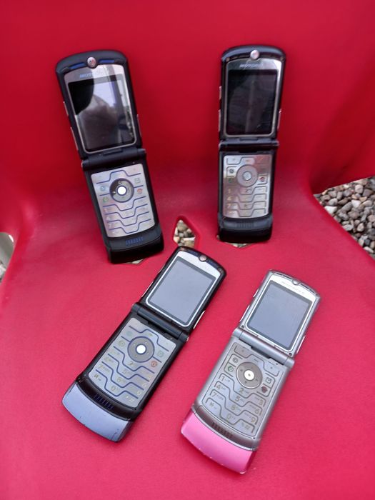 Vând 4 Motorola V3 de Piese pt Colecționari sau Pasionați