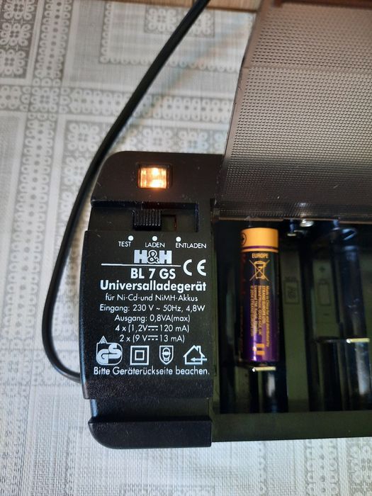 Incarcator universal de baterii H&H ( Germania)
