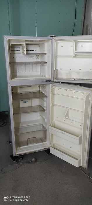 Холодильник  сотилади SHARP б/у