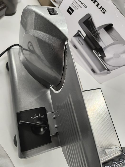 Чисто нова колбасорезачка TAURUS CUT MASTER

Мощност: 150 W

19 см диа