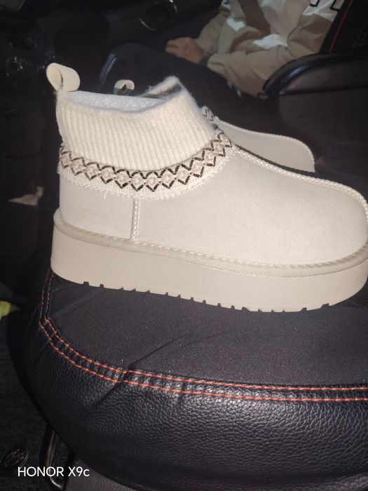 Ayollar uchun qishki oyoq kiyimlar.