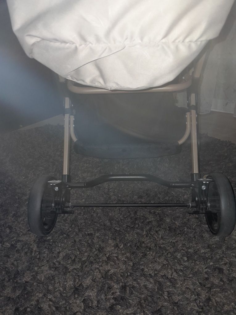Продавам чисто нова Количка