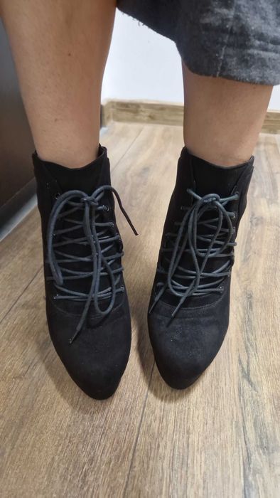 Дамски велурени боти