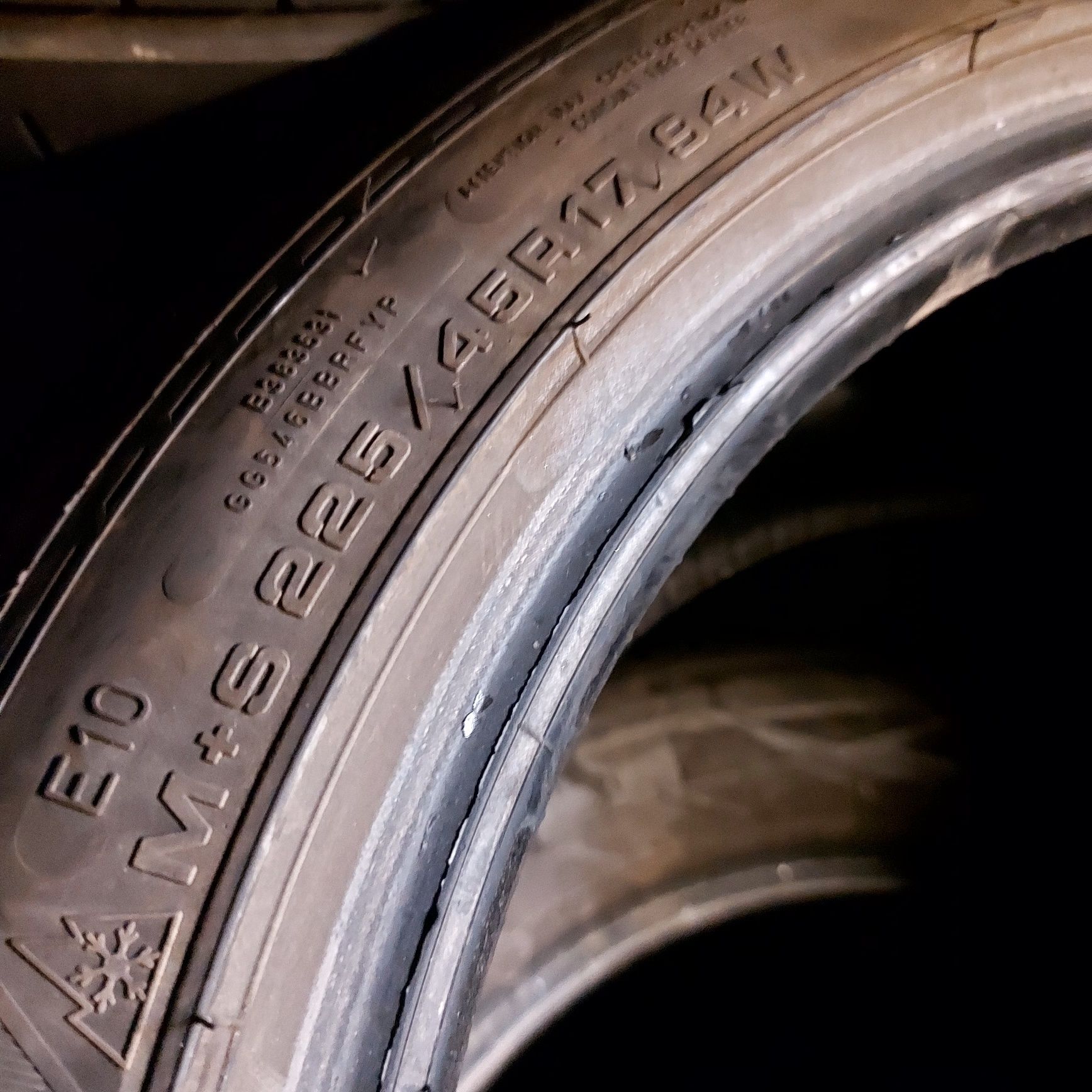 225/45/17" Goodyear 1бр.гума