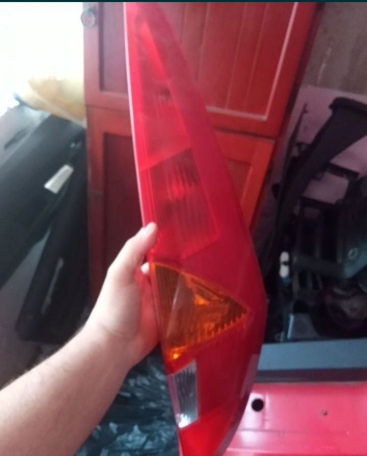 vand stop dreapta fiat punto