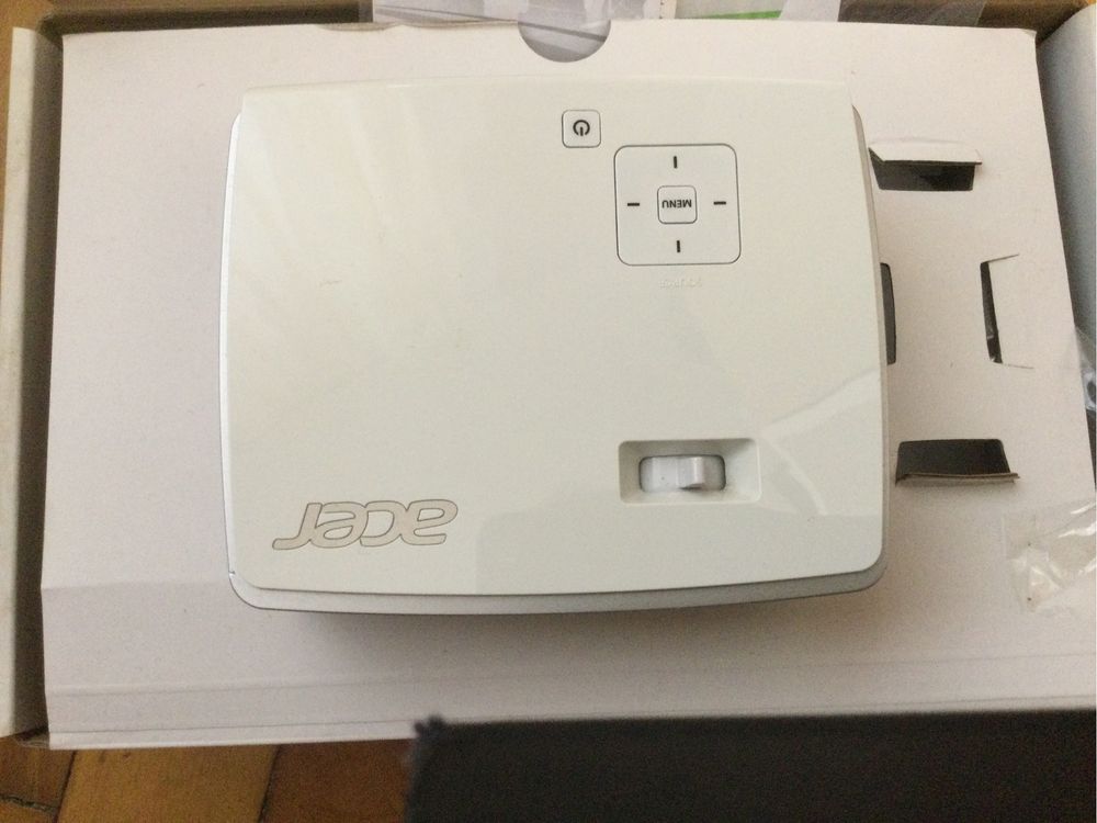 Proiector Acer k132