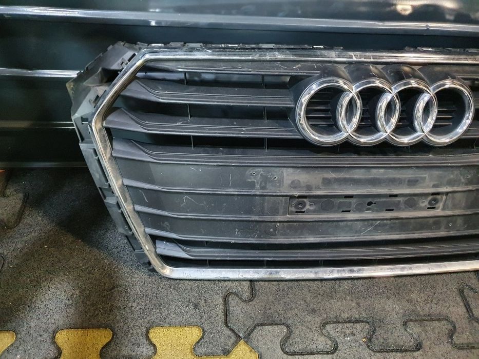 Grila cu semn AUDI A4 V Avant 8W5, B9 2015 - > 8W0853651BM