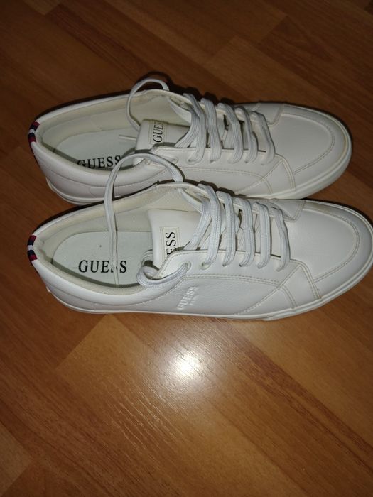 Vând pantofi sport