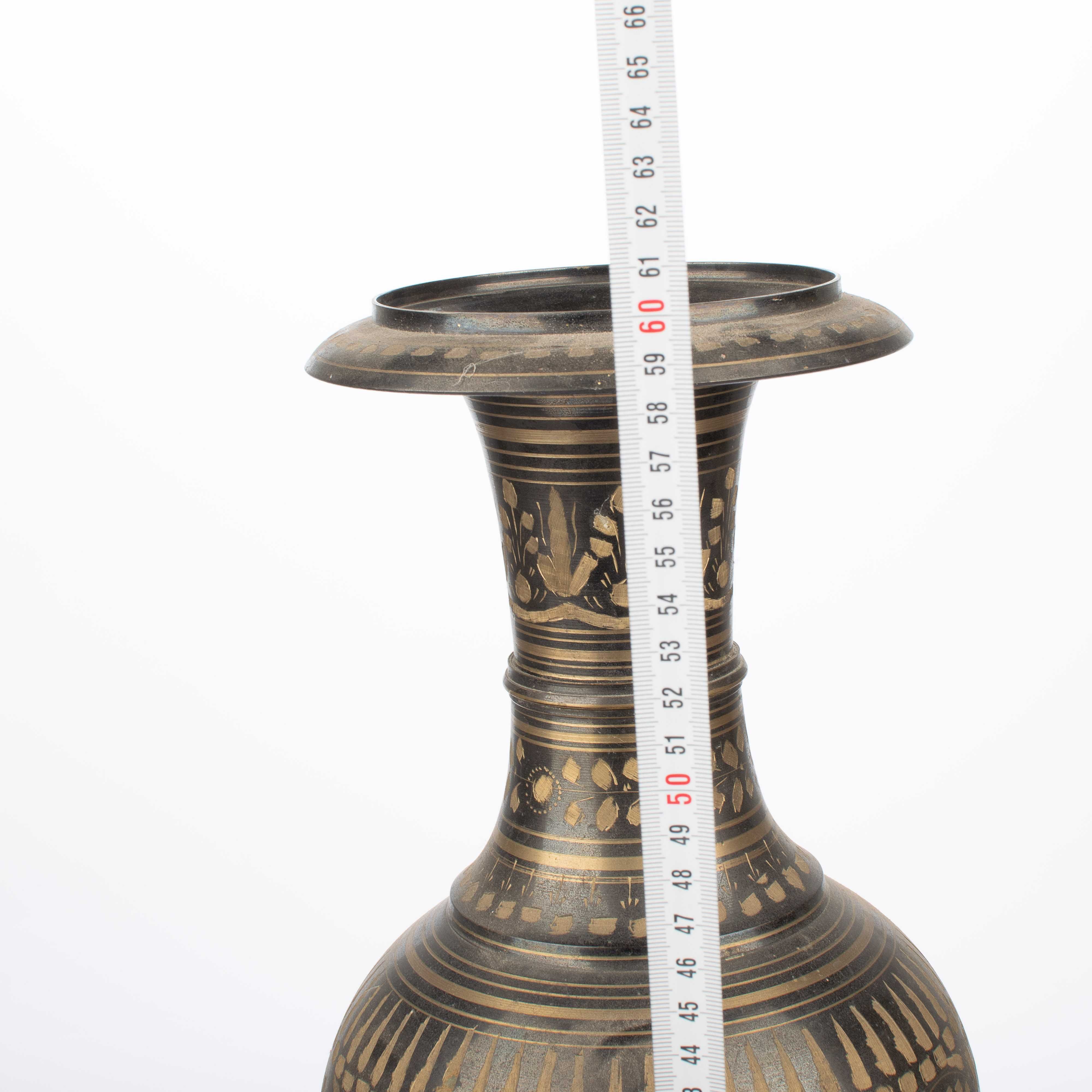 Висока ваза от гравиран месинг - 60 см
