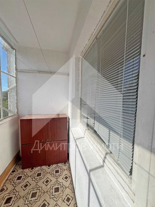 Продава ЕДНОСТАЕН апартамент тип гарсониера в гр. Нови пазар! Саниран!