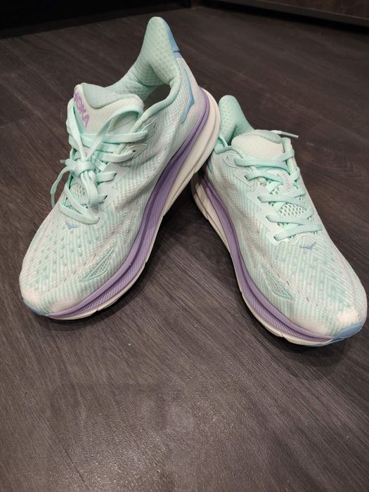 H O K A.      Обувки за бягане. Clifton 9 и  Challenger ATR 7