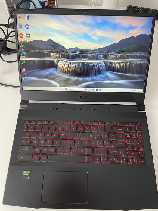 Laptop Gaming MSI Katana GF66