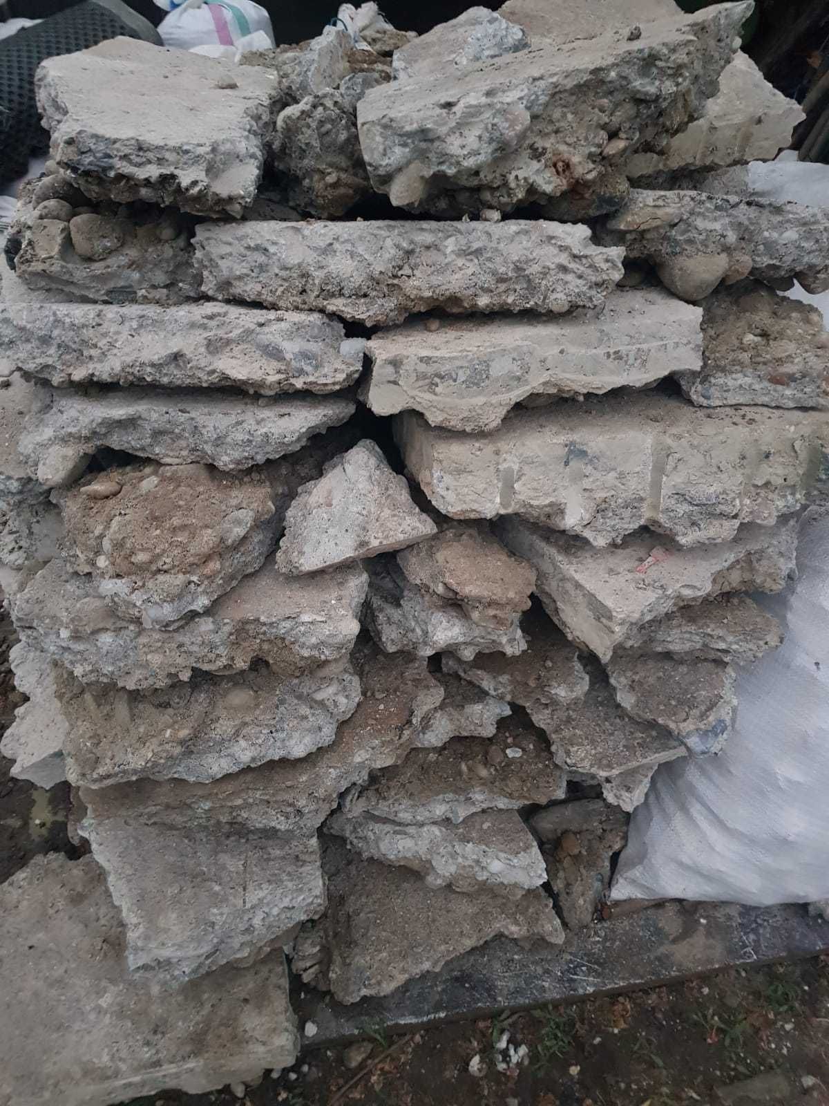 Material de umplutura pietris, tencuiala, placi de beton 8m3. Gratuit!