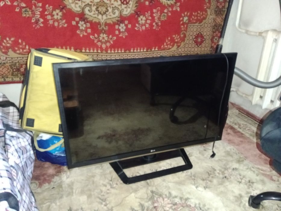 Телевизор продам на запчасти цена 1000тенге.