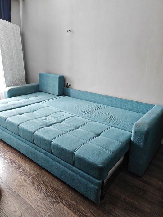 шкаф, диван, стол