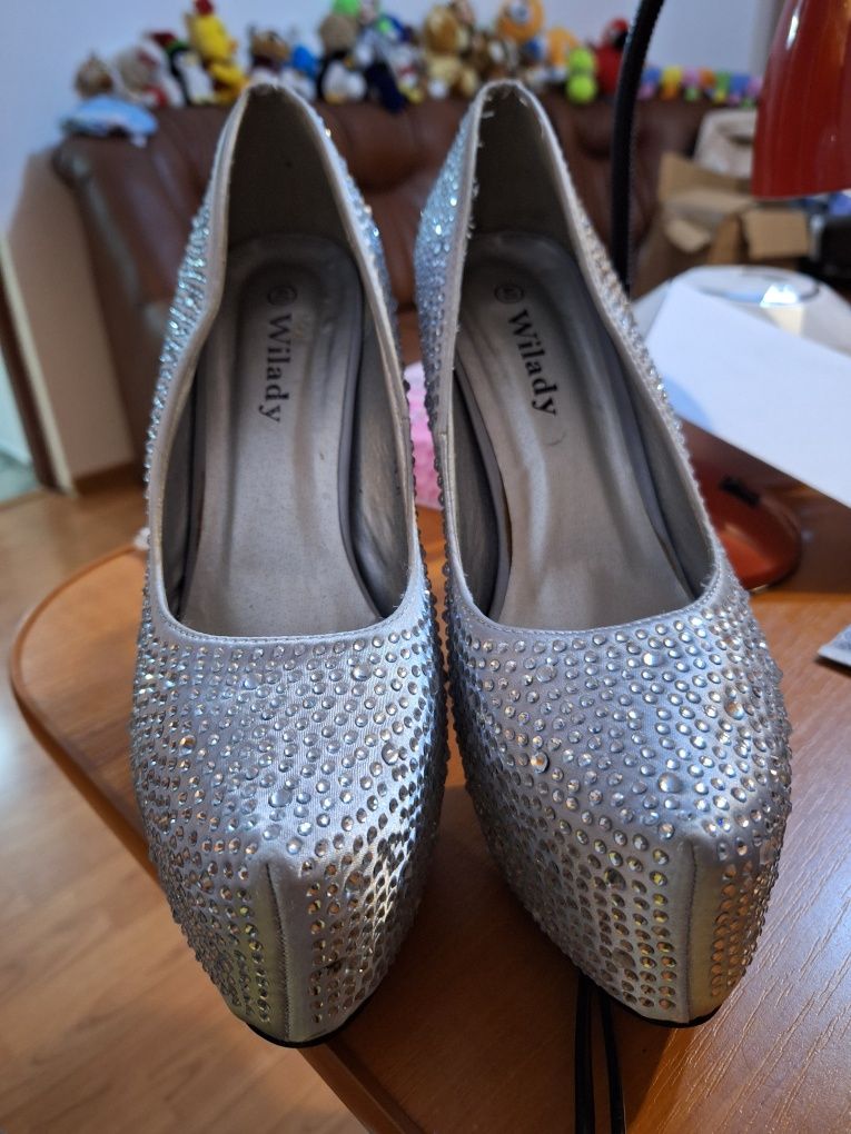 Pantofi dama eleganti cu pietricele