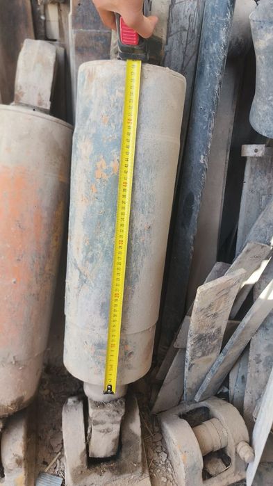 Продаётся гидроцилиндр-подёмник от белаза, выдвегается примерно 3 метр