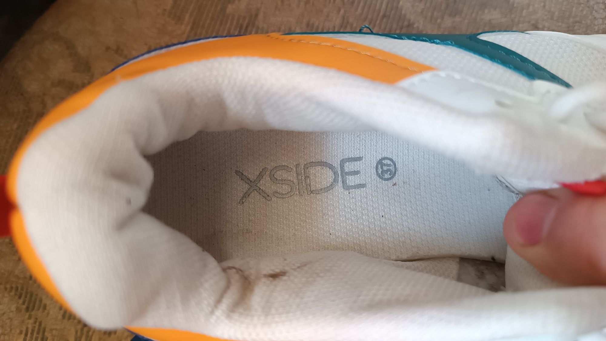 Очень крепкие, фирменные кроссовки фирмы "XSIDE" размер 37 37