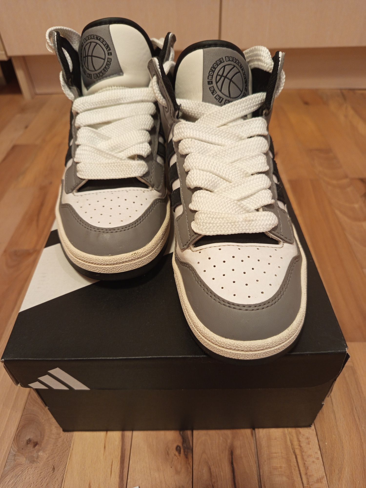 Обувки adidas, р.36 2/3