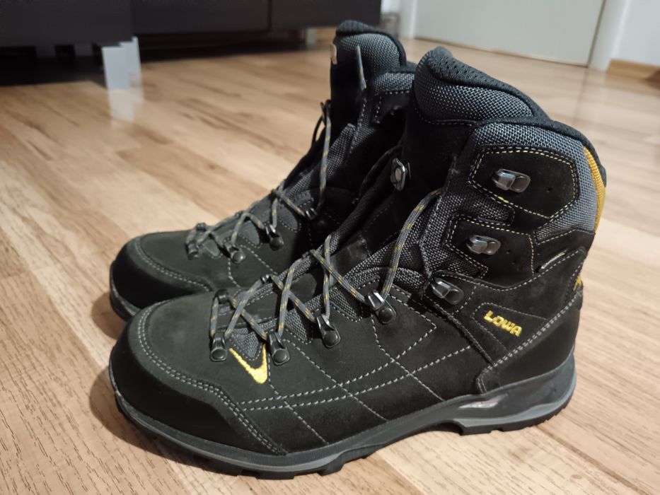 LOWA Vantage GTX Mid