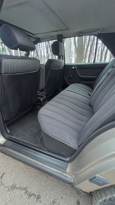 Mercedes-Benz W124 300D