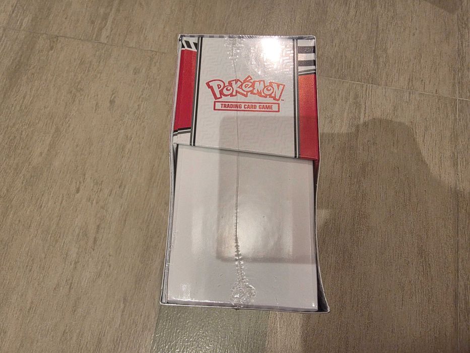 Pokemon White Flare Elite Trainer Box Sealed