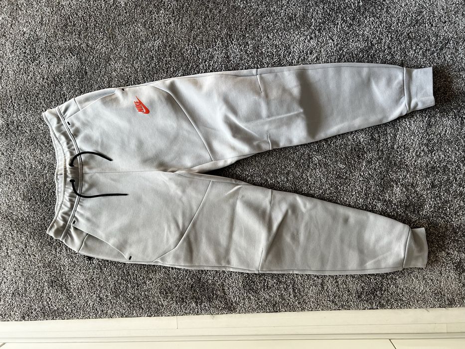 Дрехи Nike, Tech fleece и анцузи