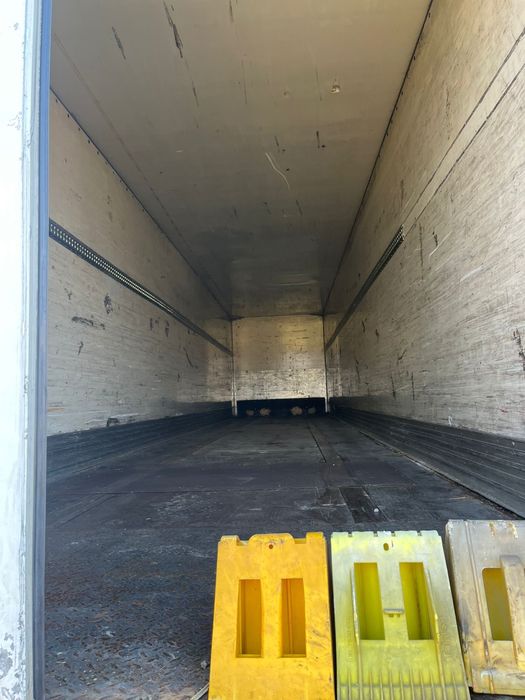 Semiremorca Box , an 2007 , Italia , sasiu fara rugina