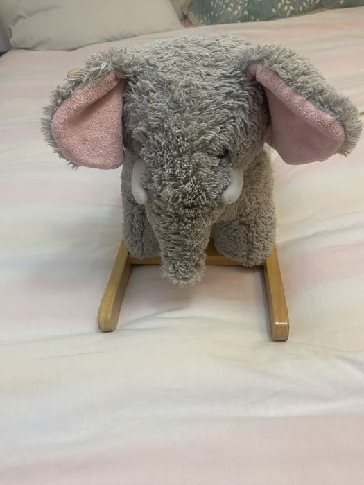 Balansoar in formă de elefant pt. copii