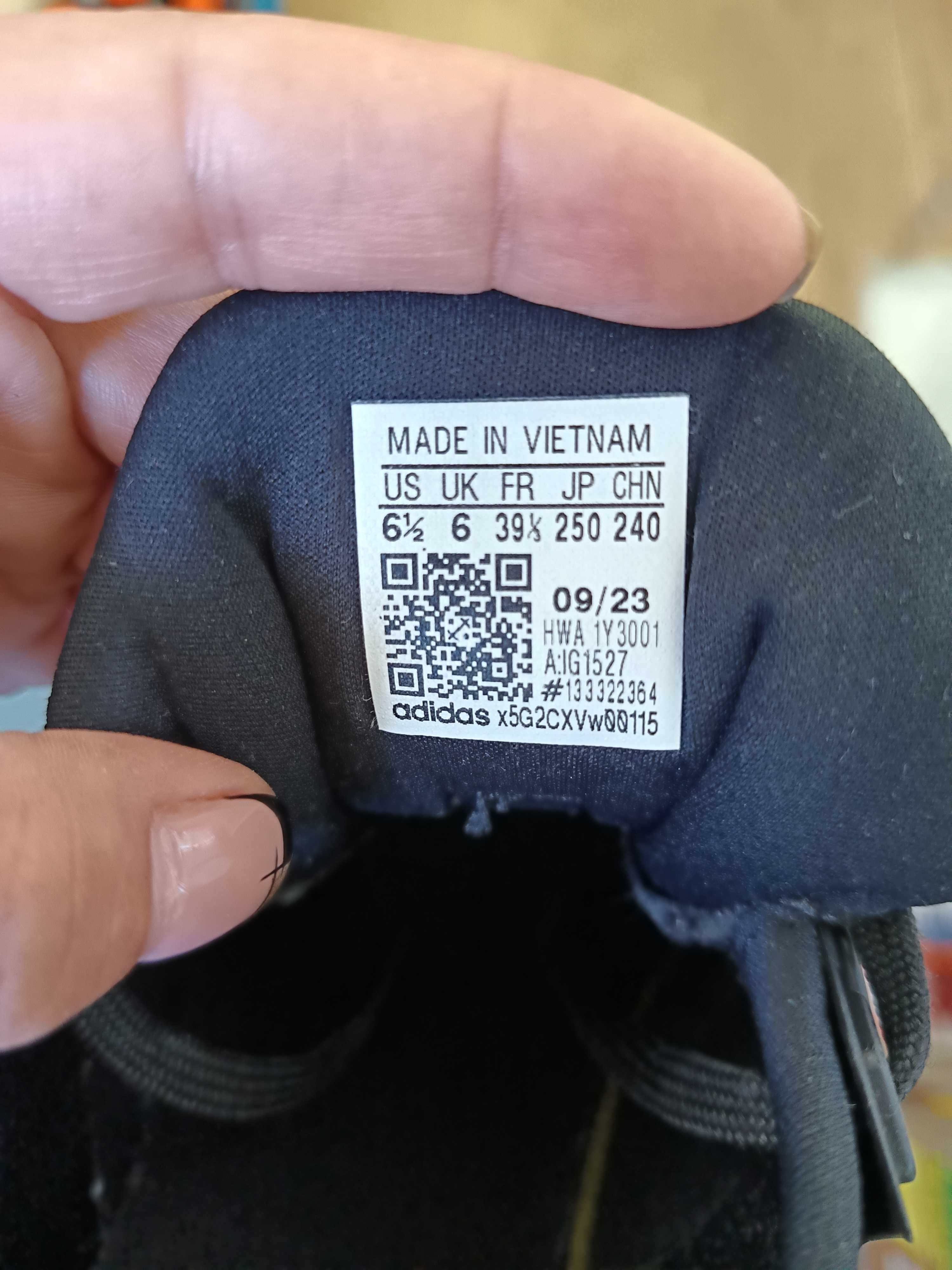 Продавам маратонки Adidas
